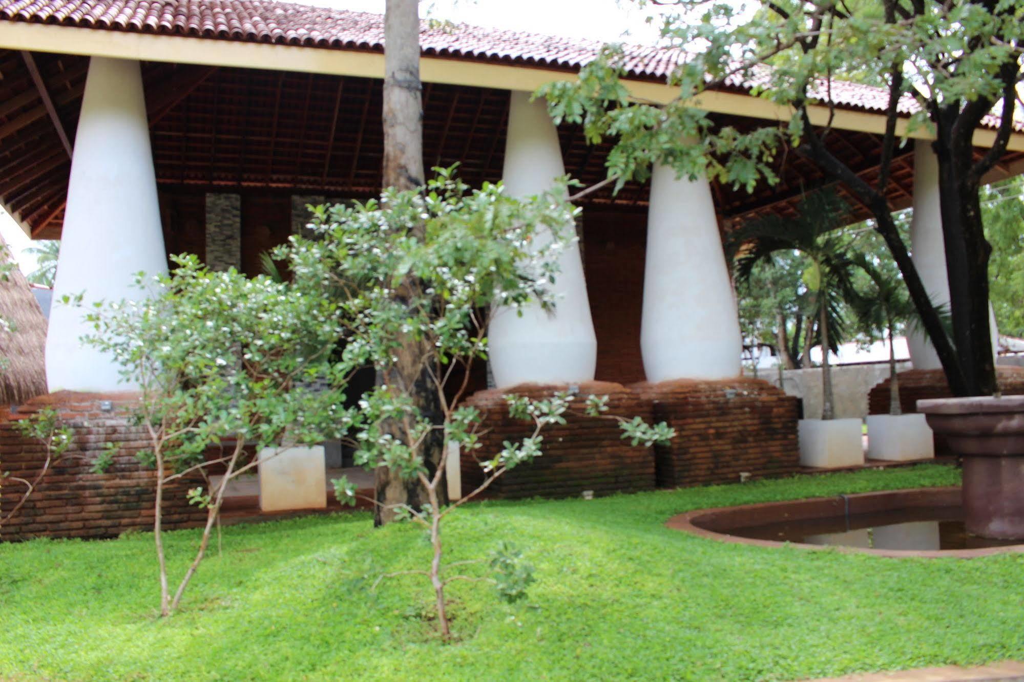 Avasta Resort And Spa Anuradhapura Ngoại thất bức ảnh