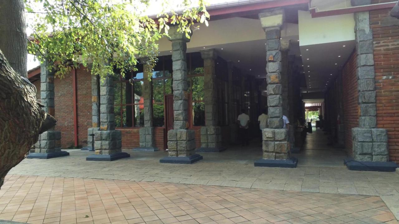 Avasta Resort And Spa Anuradhapura Ngoại thất bức ảnh