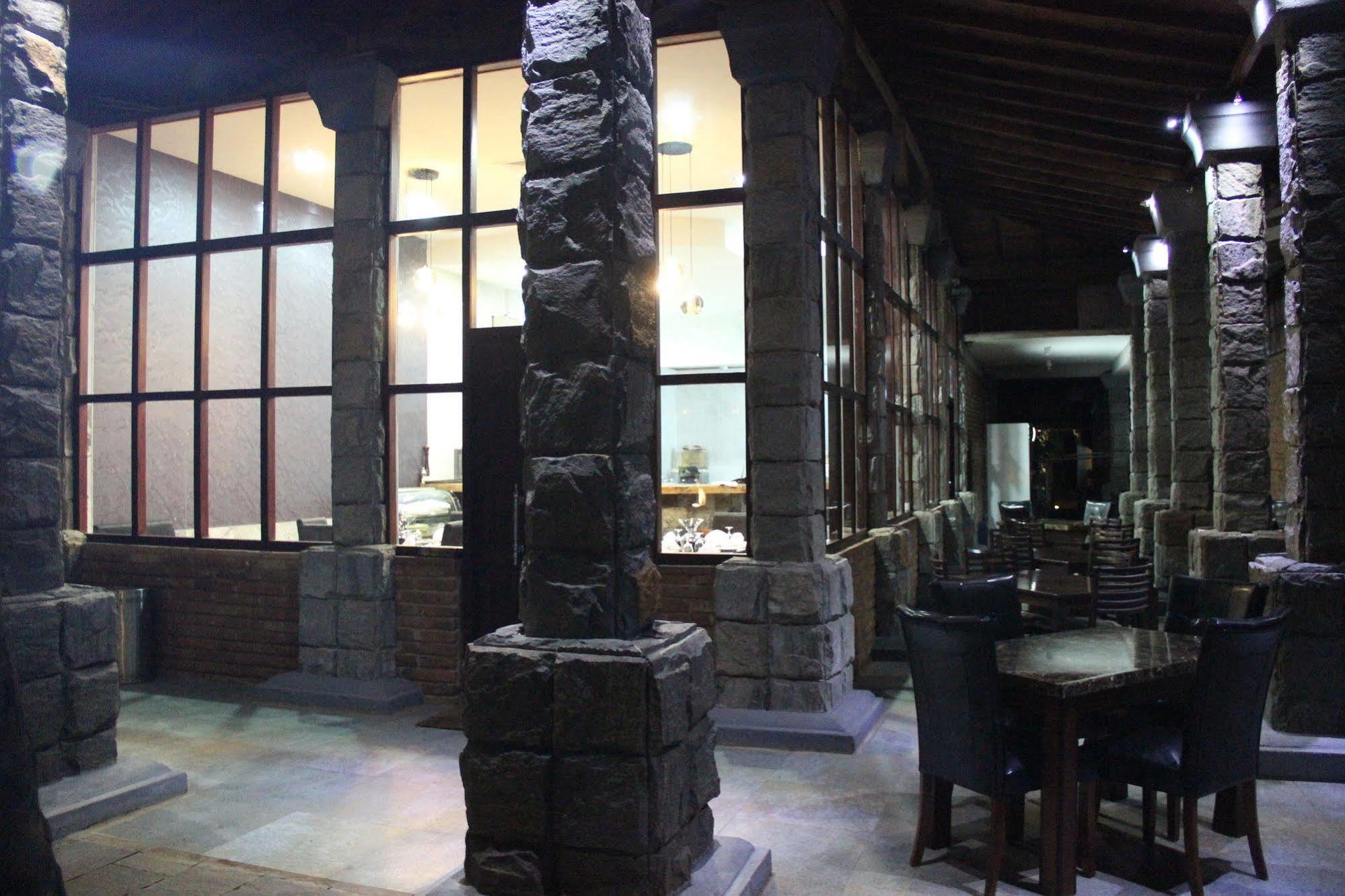 Avasta Resort And Spa Anuradhapura Ngoại thất bức ảnh